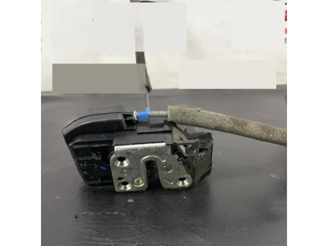 bontott NISSAN NAVARA Bal hátsó Ajtózár