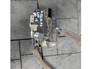 bontott NISSAN NAVARA Bal hátsó Ajtózár