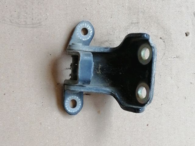 bontott NISSAN NAVARA Bal hátsó Alsó Zsanér