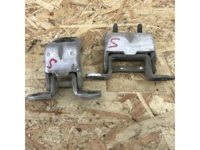 bontott NISSAN NAVARA Bal hátsó Zsanér