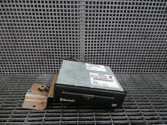 bontott NISSAN NAVARA CD / DVD Tár