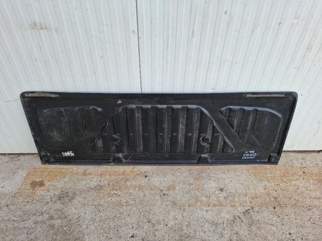 bontott NISSAN NAVARA Csomagtérajtó Burkolat Alsó