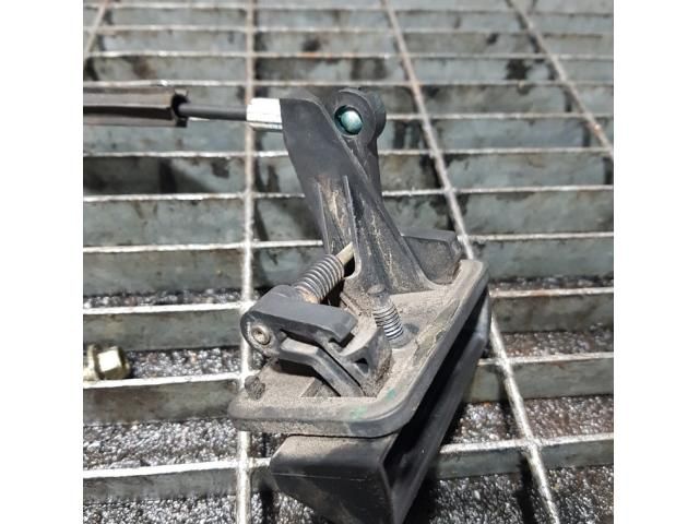 bontott NISSAN NAVARA Csomagtérajtó Kilincs