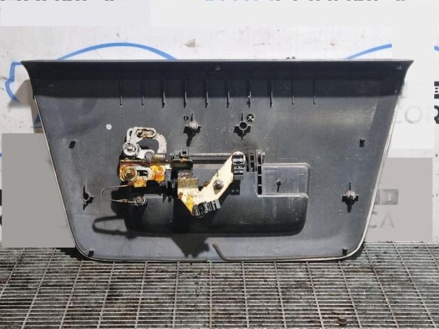 bontott NISSAN NAVARA Csomagtérajtó Kilincs