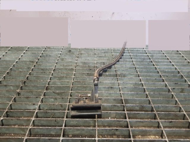 bontott NISSAN NAVARA Csomagtérajtó Kilincs