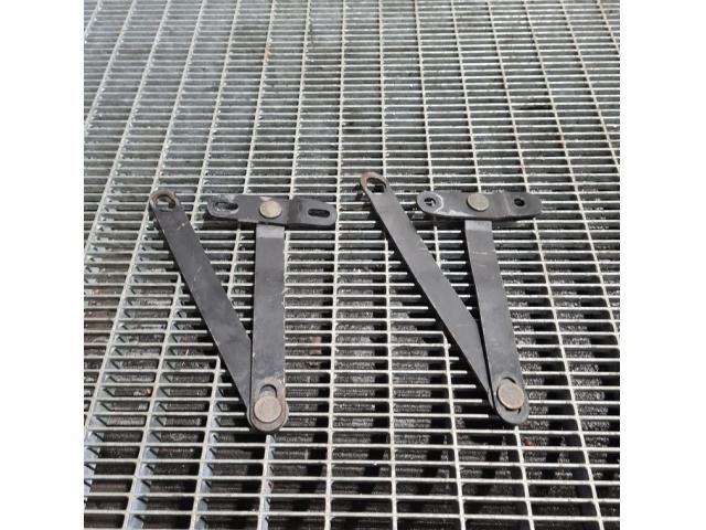 bontott NISSAN NAVARA Csomagtérajtó Zsanér