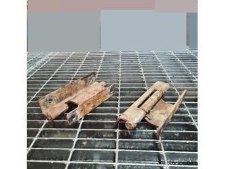 bontott NISSAN NAVARA Csomagtérajtó Zsanér