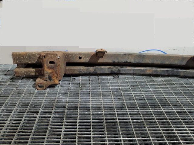 bontott NISSAN NAVARA Első Lökhárító Merevítő (Fém)