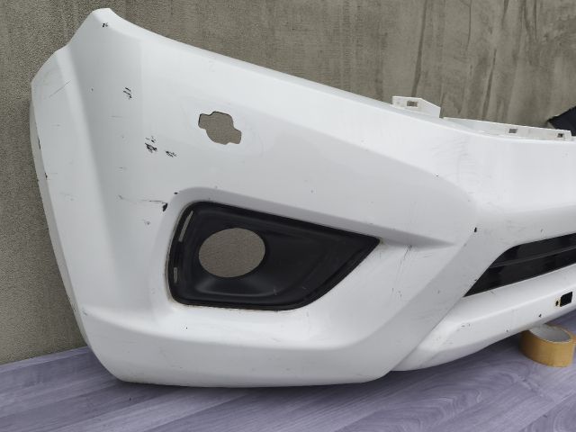 bontott NISSAN NAVARA Első Lökhárító (Üresen)