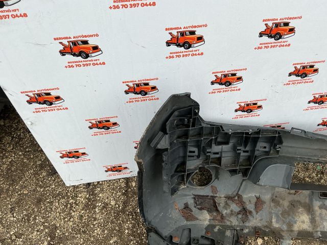 bontott NISSAN NAVARA Első Lökhárító (Üresen)