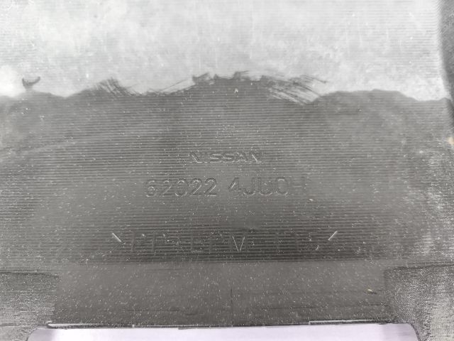 bontott NISSAN NAVARA Első Lökhárító (Üresen)