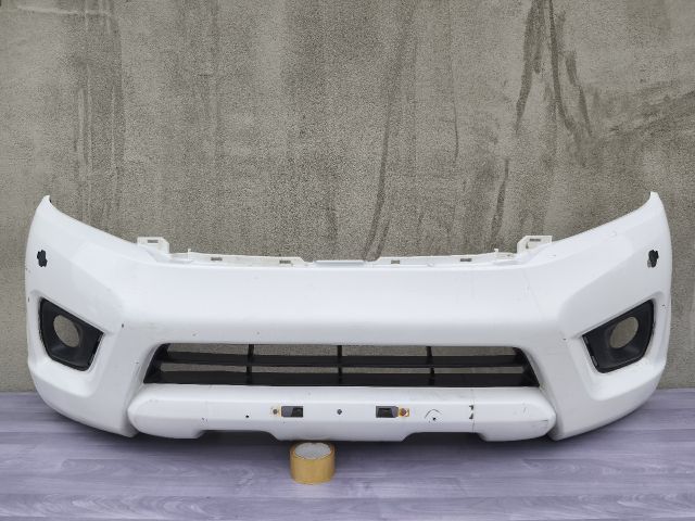 bontott NISSAN NAVARA Első Lökhárító (Üresen)