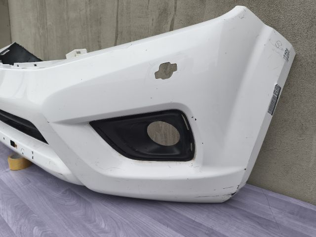 bontott NISSAN NAVARA Első Lökhárító (Üresen)