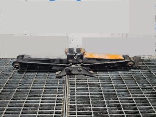 bontott NISSAN NAVARA Emelő