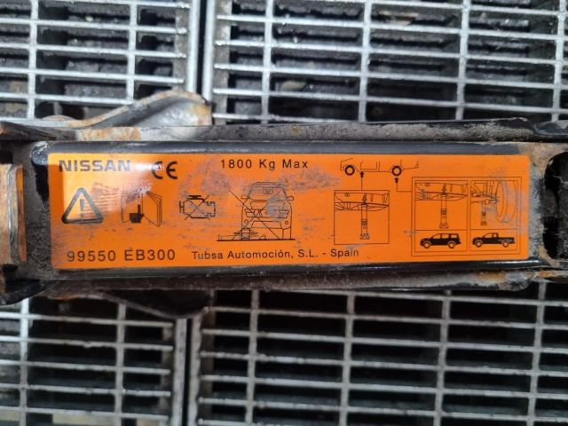 bontott NISSAN NAVARA Emelő