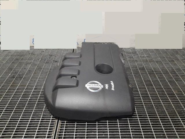 bontott NISSAN NAVARA Felső Hűtőburkolat