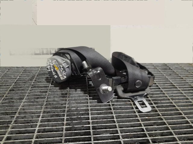 bontott NISSAN NAVARA Hátsó középső Biztonsági Öv