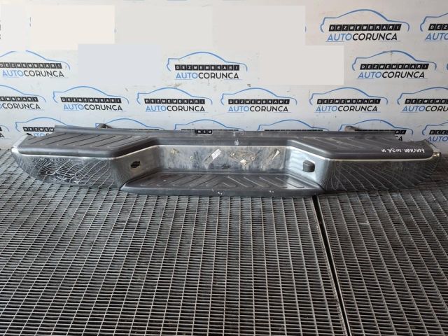 bontott NISSAN NAVARA Hátsó Lökhárító (Üresen)