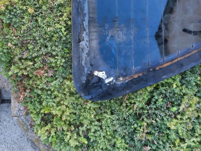 bontott NISSAN NAVARA Hátsó Szélvédő