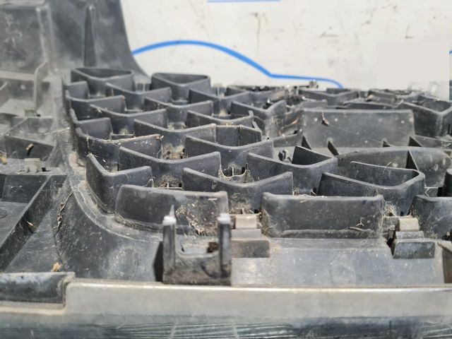 bontott NISSAN NAVARA Hűtőrács