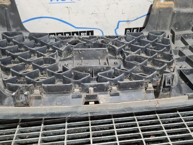 bontott NISSAN NAVARA Hűtőrács