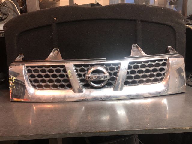 bontott NISSAN NAVARA Hűtőrács