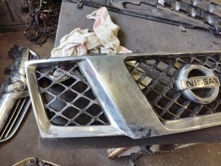 bontott NISSAN NAVARA Hűtőrács