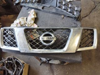 bontott NISSAN NAVARA Hűtőrács