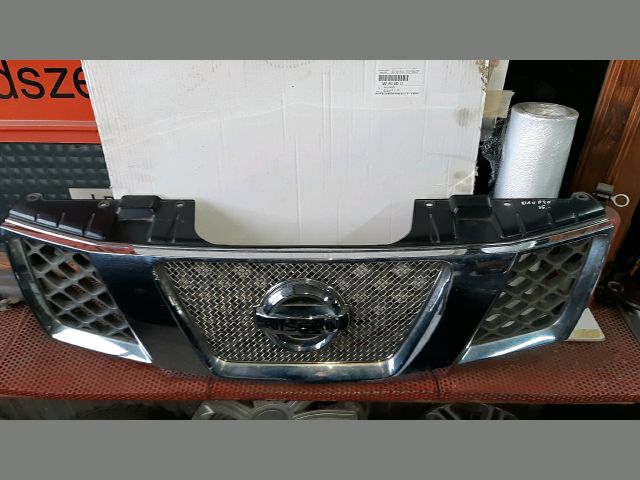 bontott NISSAN NAVARA Hűtőrács