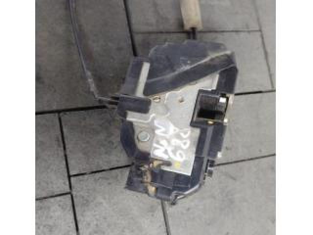 bontott NISSAN NAVARA Jobb első Ajtózár