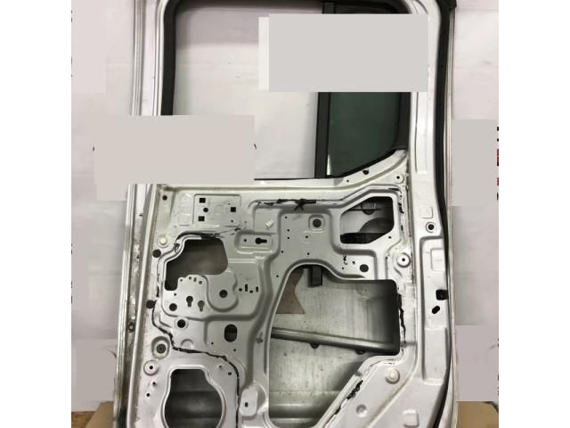 bontott NISSAN NAVARA Jobb hátsó Ajtó (Üres lemez)