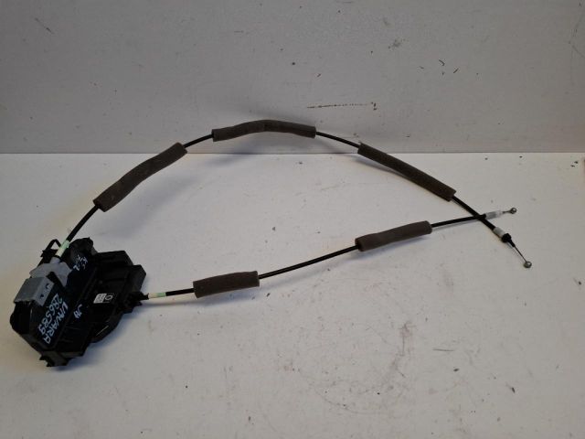 bontott NISSAN NAVARA Jobb hátsó Ajtózár