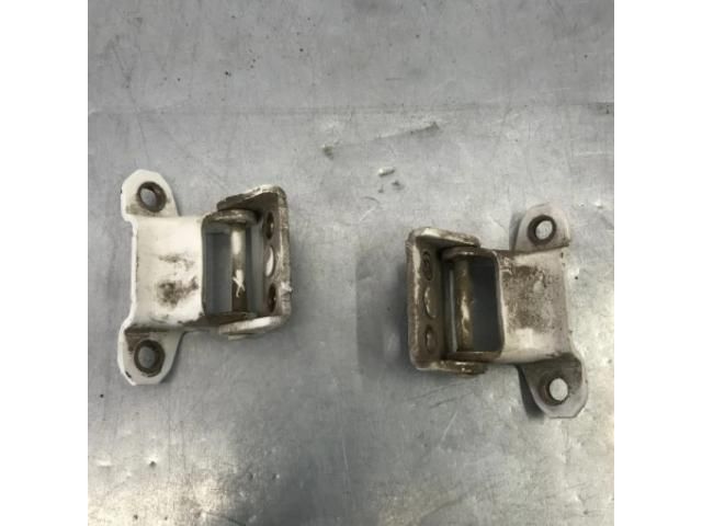 bontott NISSAN NAVARA Jobb hátsó Zsanér