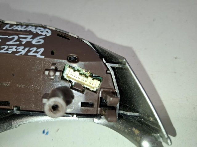 bontott NISSAN NAVARA Jobb Multikormány Kapcsoló