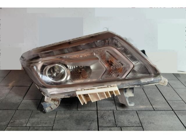 bontott NISSAN NAVARA Jobb Xenon Fényszóró