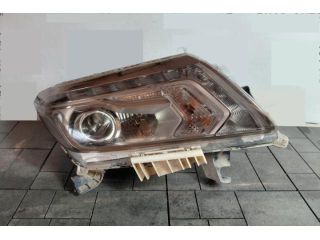 bontott NISSAN NAVARA Jobb Xenon Fényszóró