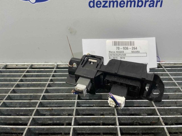 bontott NISSAN NAVARA Kapcsoló (Magában)