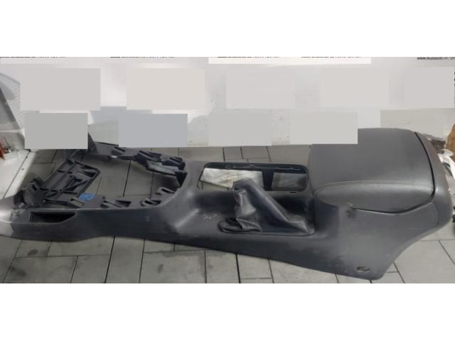 bontott NISSAN NAVARA Könyöklő