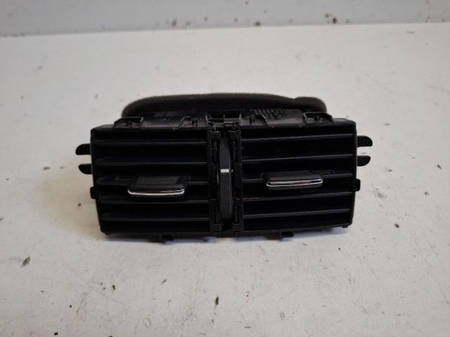 bontott NISSAN NAVARA Középső Szellőző