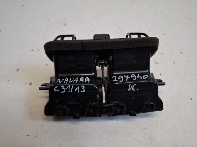 bontott NISSAN NAVARA Középső Szellőző
