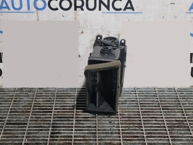 bontott NISSAN NAVARA Középső Szellőző