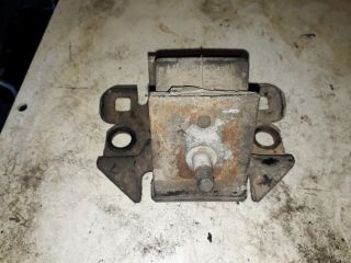 bontott NISSAN NAVARA Motor Tartó Bak Bal