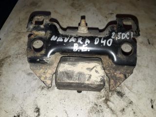 bontott NISSAN NAVARA Motor Tartó Bak Bal