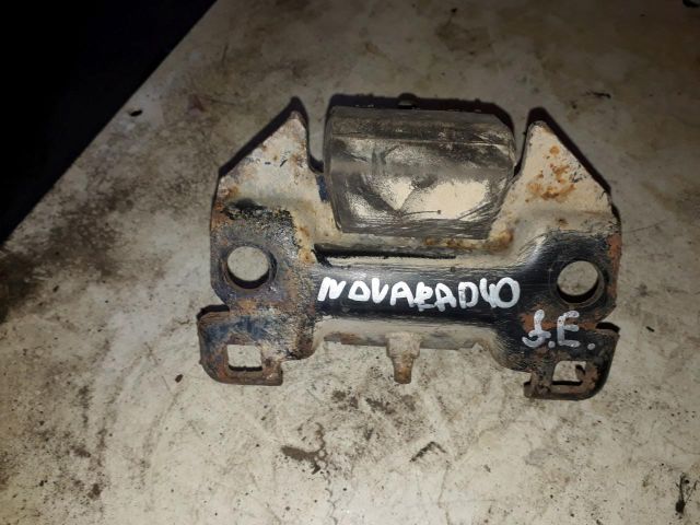 bontott NISSAN NAVARA Motor Tartó Bak Jobb