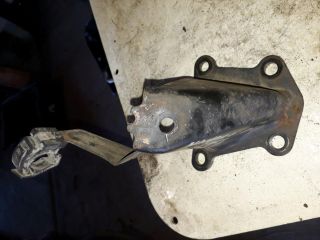 bontott NISSAN NAVARA Motor Tartó Bak Jobb