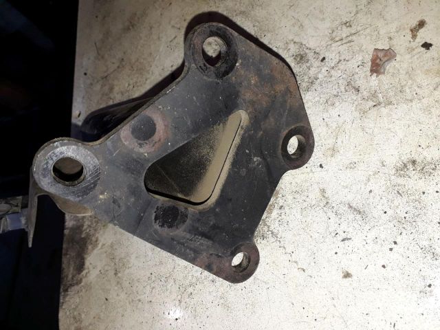 bontott NISSAN NAVARA Motor Tartó Bak Jobb