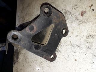 bontott NISSAN NAVARA Motor Tartó Bak Jobb