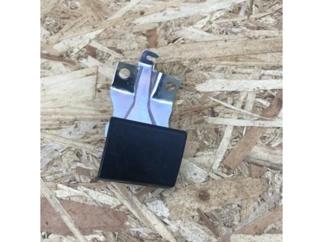 bontott NISSAN NAVARA Motorháztető Nyitó Kar / Gomb