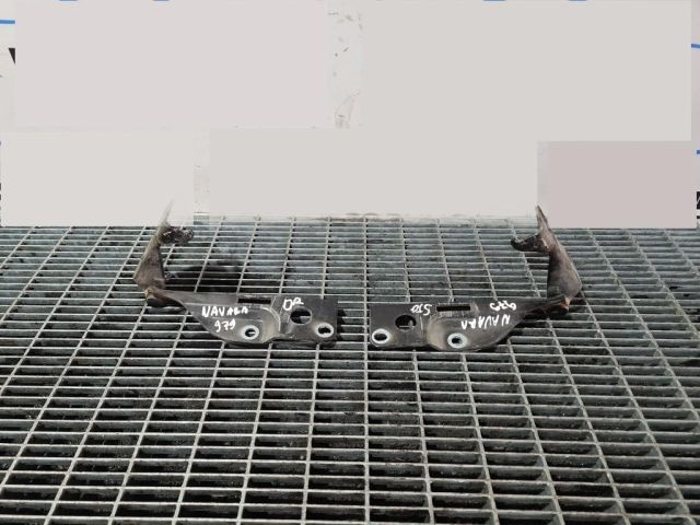 bontott NISSAN NAVARA Motorháztető Zsanér Pár