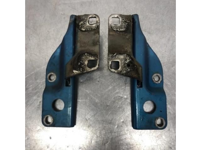 bontott NISSAN NAVARA Motorháztető Zsanér Pár